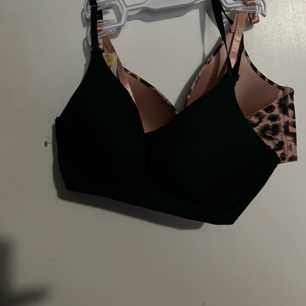 Bras - Picture 2 of 3